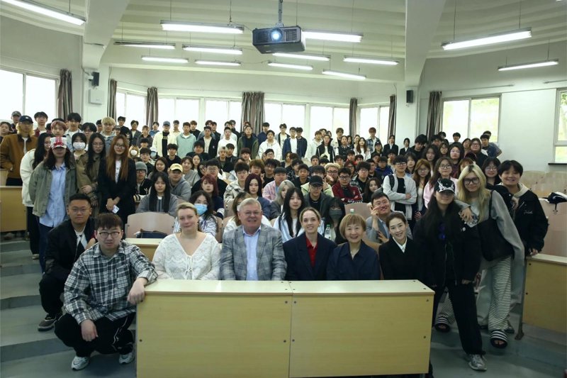大连因私出入境行业最新动态：规范服务，安全出行